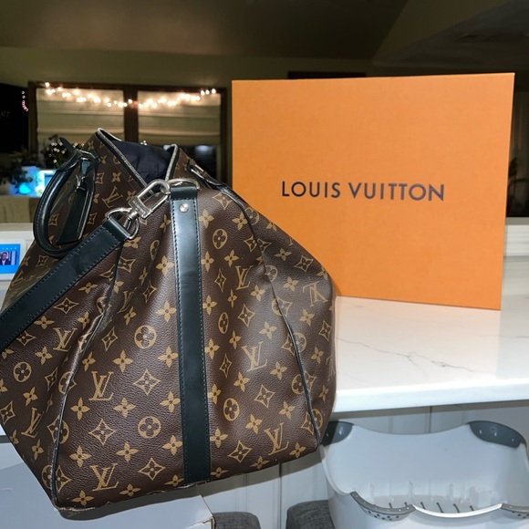 Louis Vuitton Duffle Bag - Picture 7 of 9